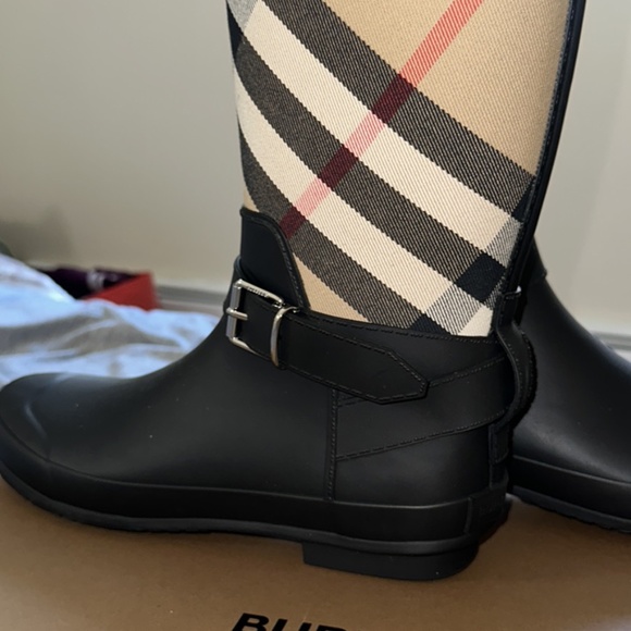Authentic Burberry rain boots for sale US women’s size 10 - Picture 2 of 5